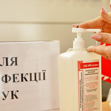 В усіх "прозорих офісах" Вінниці встановили антисептики для рук