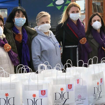 Вінницькі активістки зібрали у зону ООС гуманітарний вантаж із захисними масками