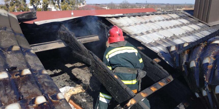 Іллінецькі рятувальники на Вінниччині ліквідували пожежу у ветеринарній аптеці