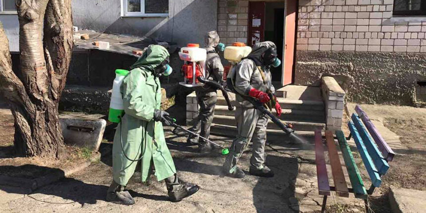 У Ладижині рятувальники вже третій день дезінфікують будинки