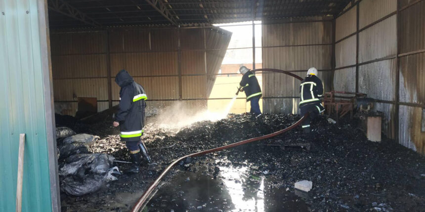 Рятувальники ліквідували пожежу в складському приміщенні на Вінниччині