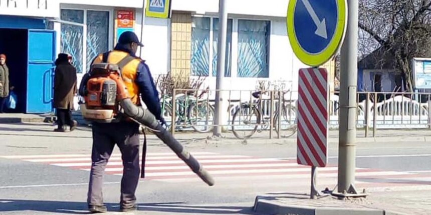 У Вінниці знепилюють автопавільйони, пішохідні доріжки та тротуари