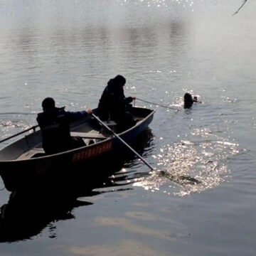 У Барському районі рятувальники дістали з водойми потопельника