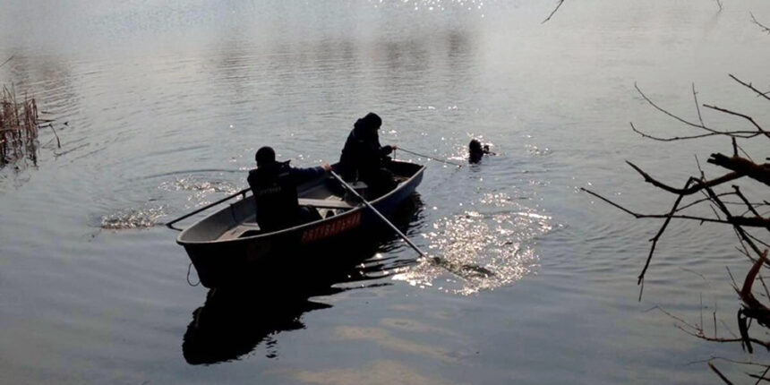 У Барському районі рятувальники дістали з водойми потопельника