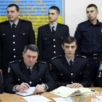 Жмеринських поліцейських та вінницького патрульного відзначили грамотами