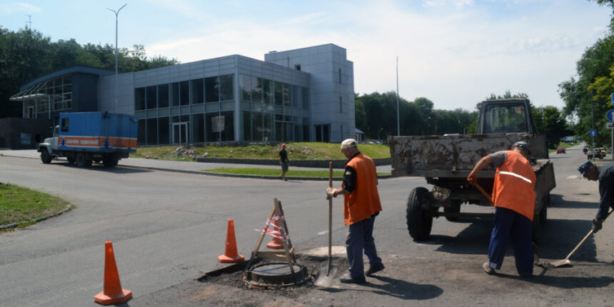 У Вінниці просить вирівняти люки на всіх вулицях міста
