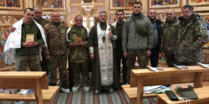 На передовій охрестилось троє військовослужбовців