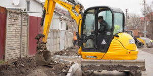 Ділянку тротуару по вулиці І. Богуна ремонтують у Вінниці
