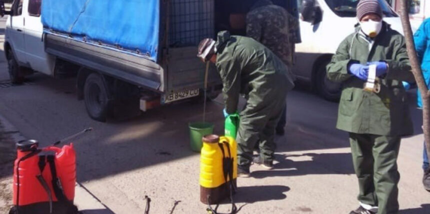 У багатоповерхівках Бару дезінфікують під'їзди