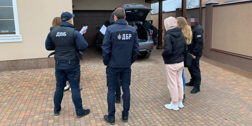 Привласнення пального Головного управління Нацполіції у Вінницькій області - ДБР провело 13 обшуків