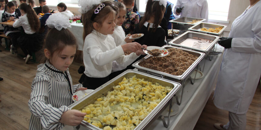 “Можна їсти, скільки хочеш!” У школі № 9 показали, як харчуються учні за новою системою