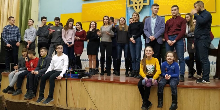 Як барчани приєднались до флешмобу на честь 50-річчя "Червоної рути"