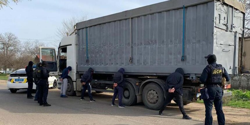 "Спеціалісти" з крадіжок товарів зі складів підприємців погоріли на Вінниччині