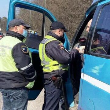 Поліцейські на Вінниччині проводять роз'яснювальну роботу щодо карантинних заходів
