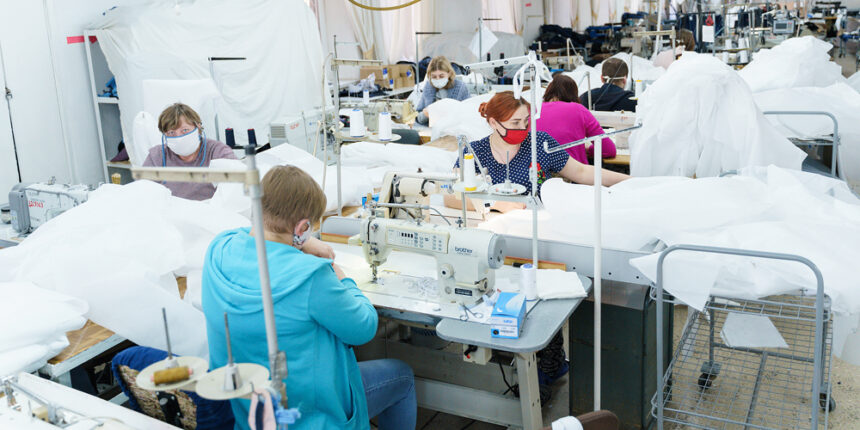 Швейні фабрики на замовлення Вінницької міськради пошиють 17 тис. захисних костюмів для медиків