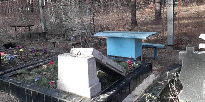 Житель Гайсина на п'яну голову розтрощив сім могил