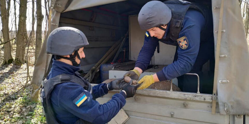 Вінницькі рятувальники знищили дві авіабомби та міни