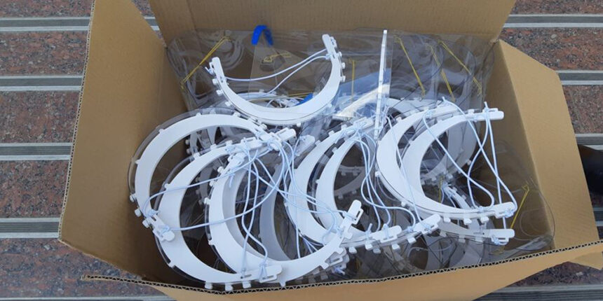 Вінницьке підприємство безкоштовно передало захисні екрани двом лікарням