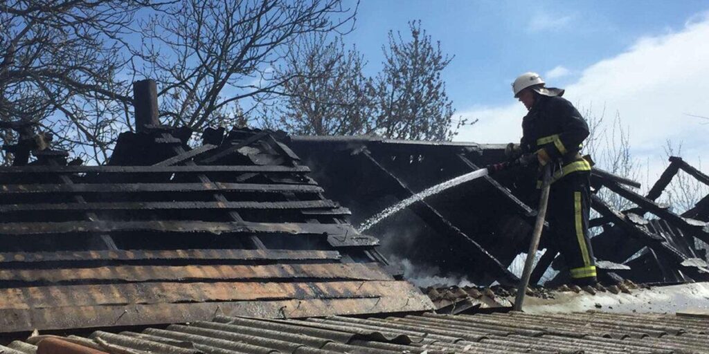У Немиріві рятувальники ліквідували пожежу в господарчій будівлі
