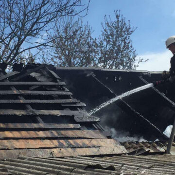 У Немиріві рятувальники ліквідували пожежу в господарчій будівлі