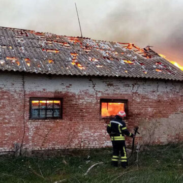 На Вінниччині рятувальники ліквідували пожежу ферми