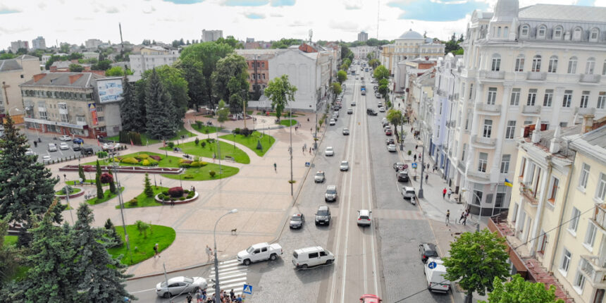 У Вінниці просять відремонтувати дорожнє покриття на центральній вулиці міста