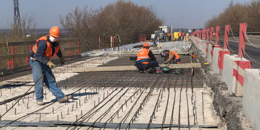 На ділянці траси М-12 на Вінниччині ведуться ремонтні роботи