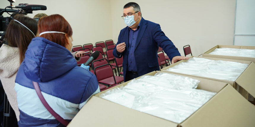 Чергову партію з майже 3000 респіраторів отримали три медзаклади Вінниці