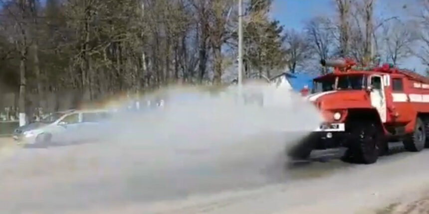 У Чернівецькому та Піщанському районах пожежні авто розпилюють хлоровмісні суміші