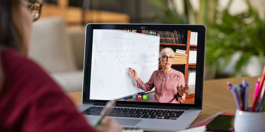 Вінницький педагог приєднався до листа Президенту з проханням "навести лад" у дистанційному навчанні школярів