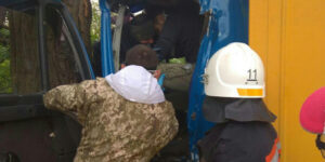 У Козятинському районі зіткнулися дві вантажівки, одного з водіїв затисло у кабіні