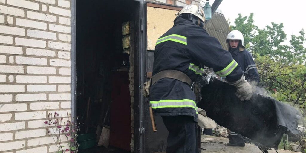 У Ладижині рятувальники ліквідовали пожежу в дачному будинку
