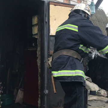 У Ладижині рятувальники ліквідовали пожежу в дачному будинку