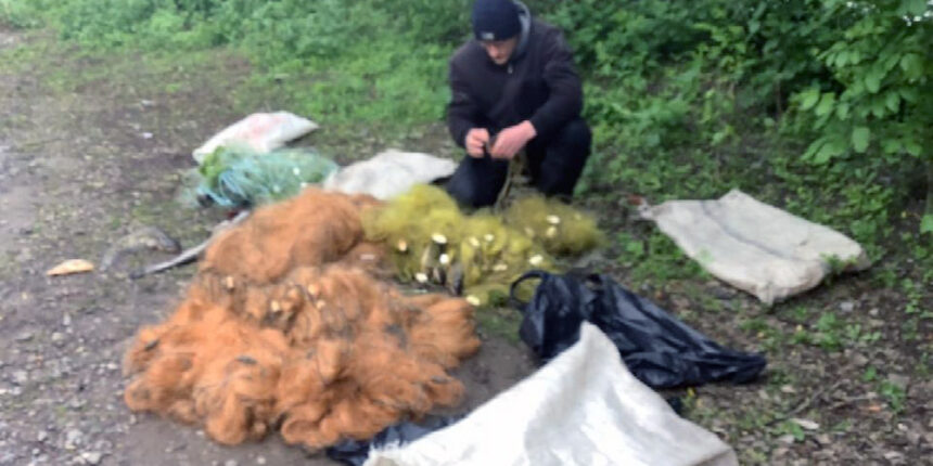 На Сабарівському водосховищі екологи вилучили сітки у рибалки-порушника