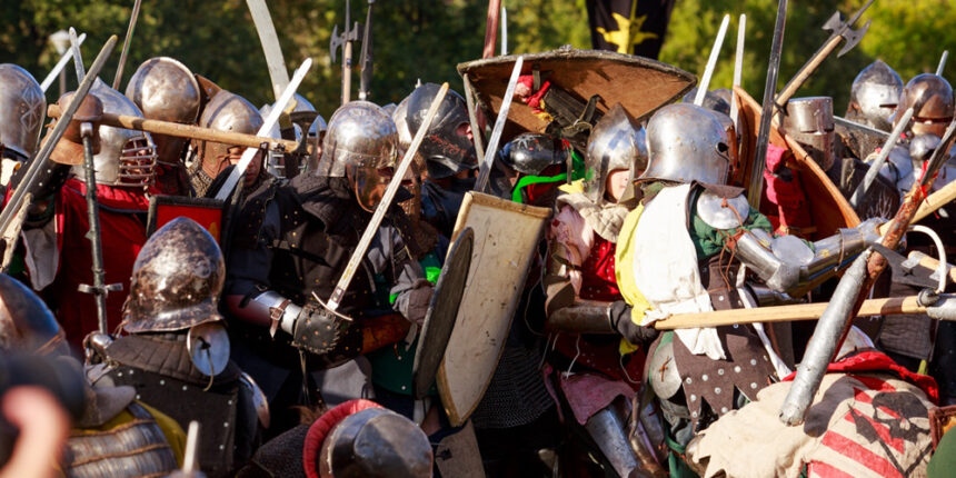 Італійський шолом 16 століття музейники знайшли в селі поблизу Могилева-Подільського