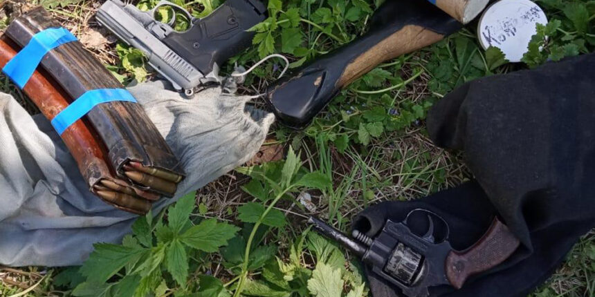 На Вінниччині виявили схрон зі зброєю та боєприпасами