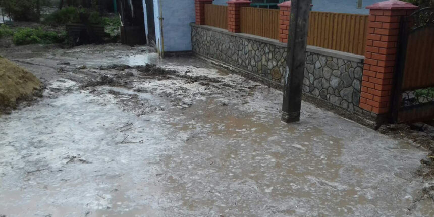 Негода на Вінниччині: рятувальники викачували воду з  підтопленого підвалу