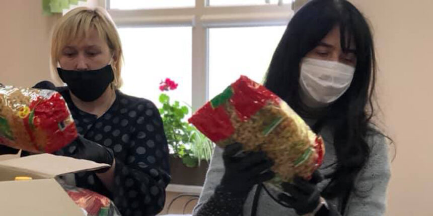 У Вінниці продуктові набори отримали старенькі, які мешкають біля олієжиркомбінату