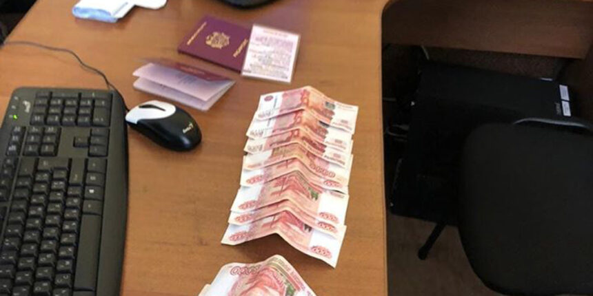 Прикордонники в Могилів-Подільському відмовились від хабара у 50 тис. рублів