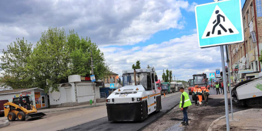 Завершили поточний середній ремонт траси біля Немирова