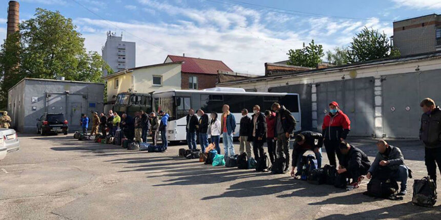 Понад 40 вінницьких солдат-контрактників 19 травня вирушили до війська