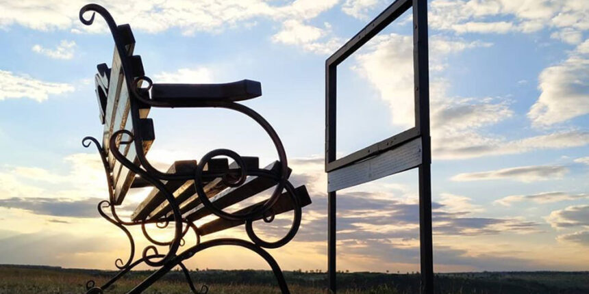 У маленьких вінницьких Карпатах прямо посеред поля відновили “живу картину”