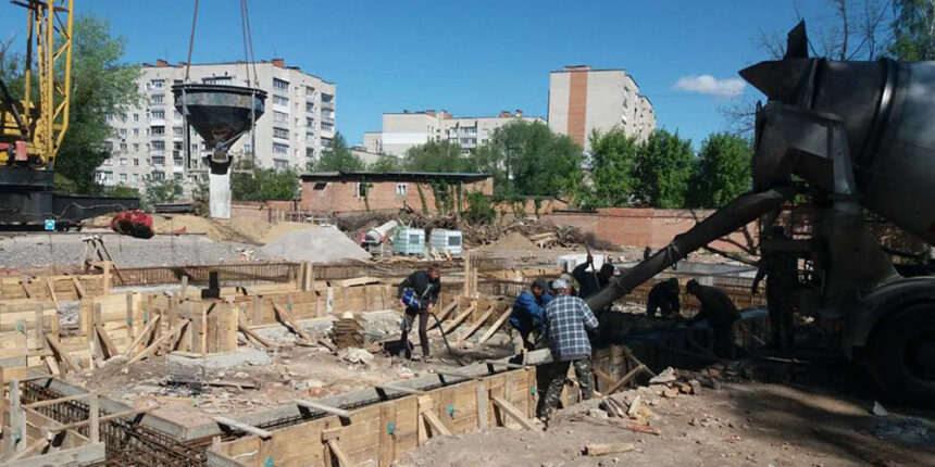 Військові зустрілися з громадськістю Вінниці з приводу конфліктного будівництва