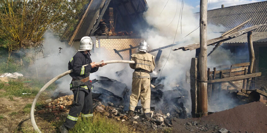 У Томашпільському районі згорів дах господарчої споруди