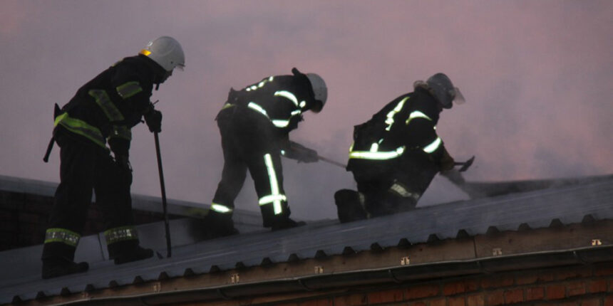 На Вінниччині загорівся деревообробний цех