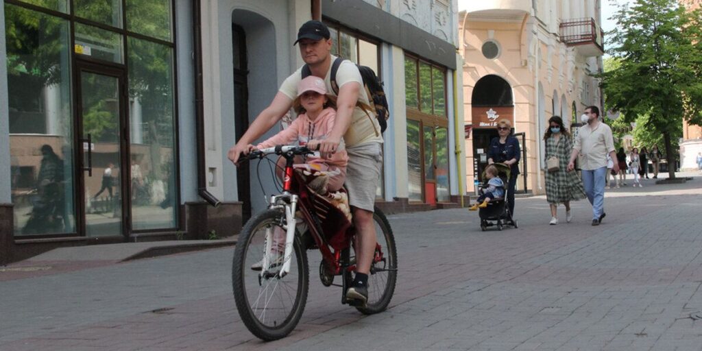 У Вінниці лише послабили карантин, а вінничани вже знімають маски