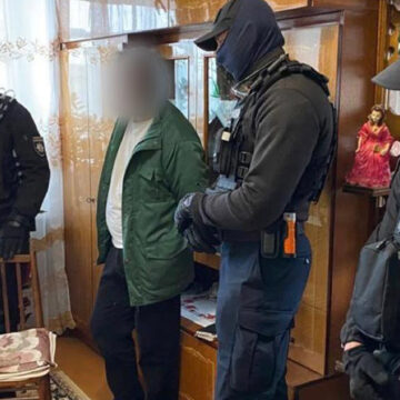 У Вінницькій області викрили чоловіка, який знімав порно за участю власної дитини