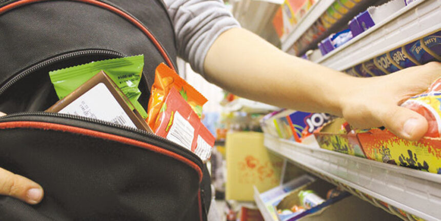 Встановили зловмисників, які підозрюються у крадіжці з продуктового кіоску у Вінниці