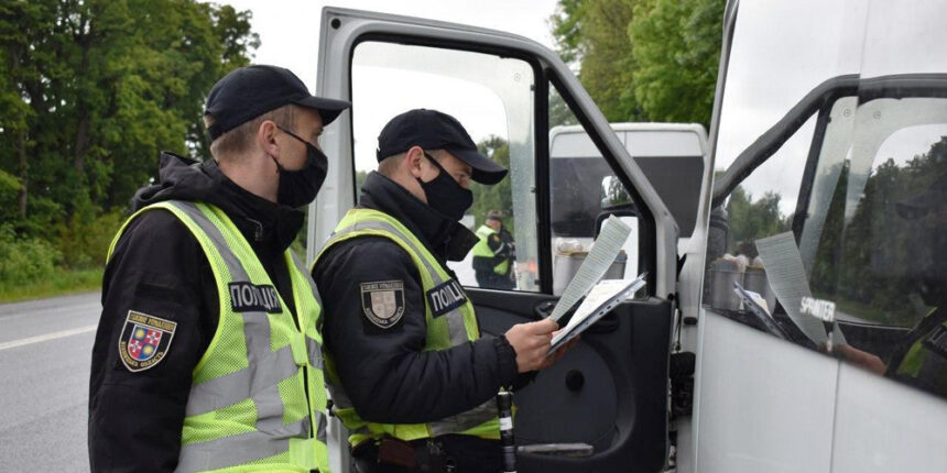 На Вінниччині поліцейські контролюють виконання карантинних обмежень перевізниками