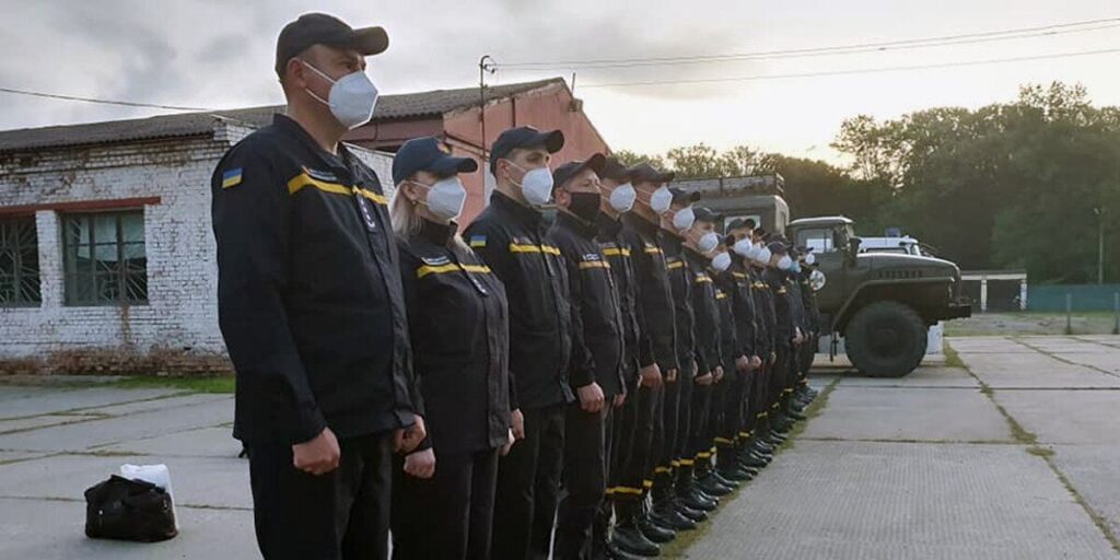Вінницькі рятувальники вирушили розміновувати територію з зоні ООС
